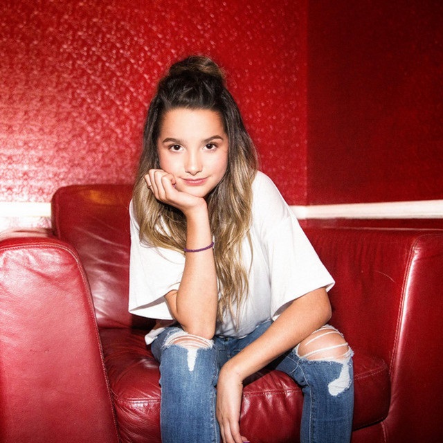 Jules LeBlanc Age, Biography, Net Worth, Career, Boyfriend, Family, and More 4 jules leblanc age jules leblanc age